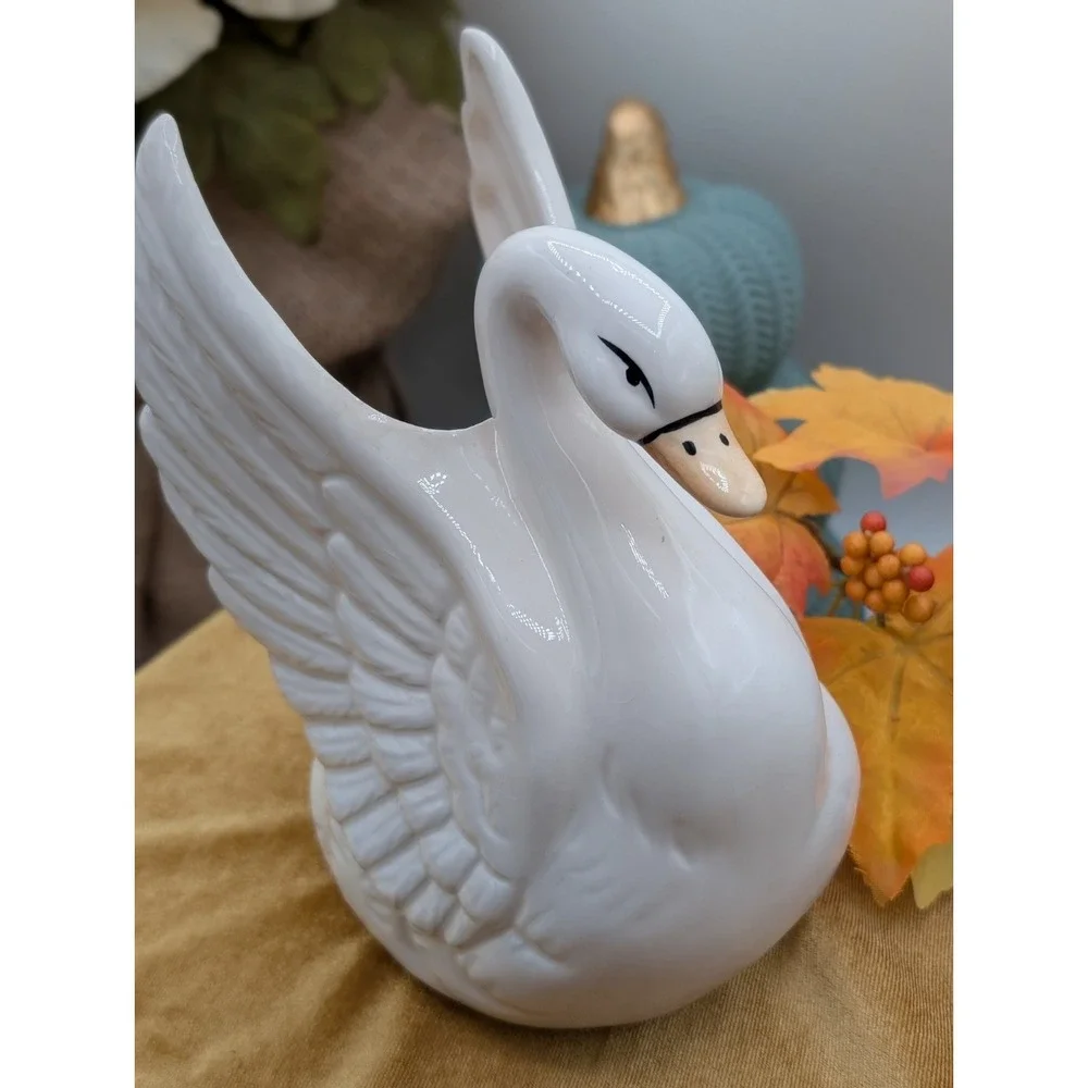 White Ceramic Swan Planter ST 4100 Made in Taiwan Cottagecore Decor 7